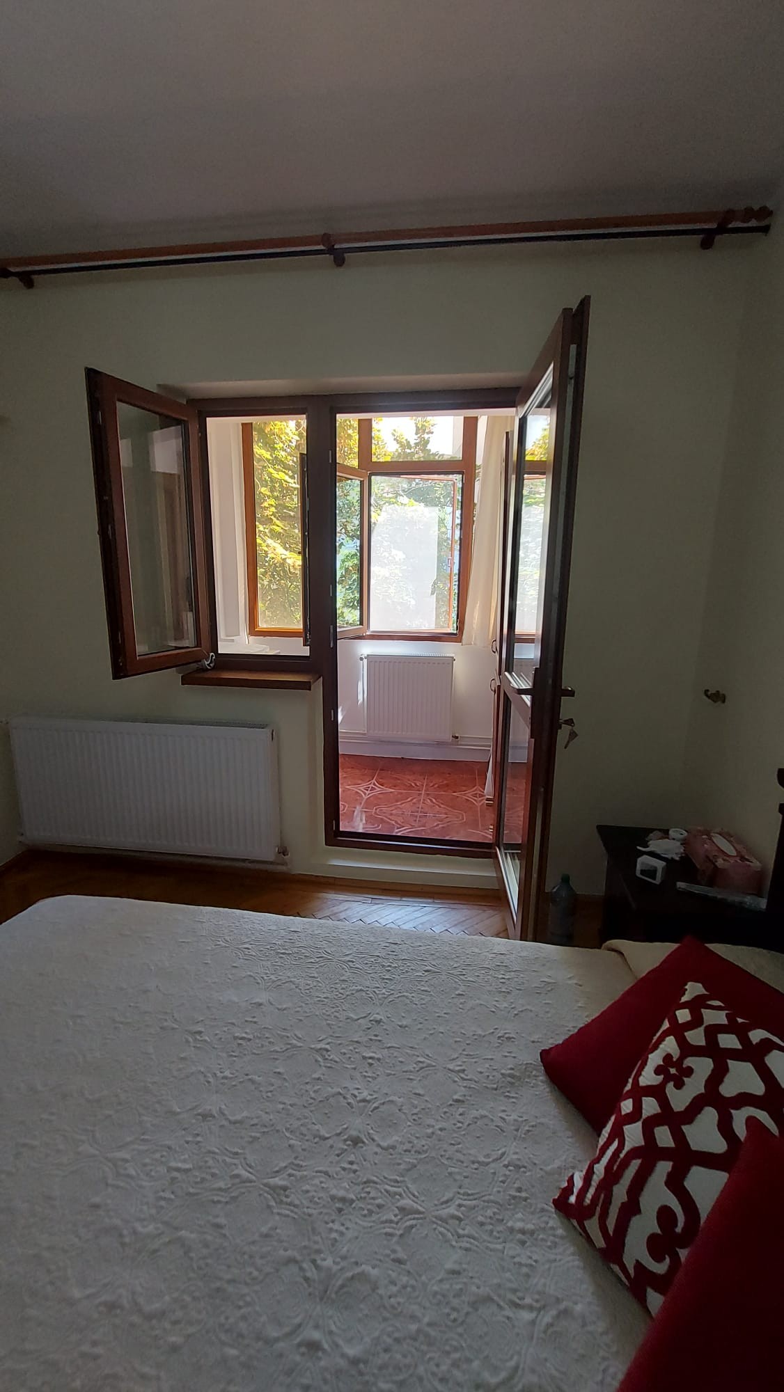 4 cam dec ICF, etaj 1, spatios, liber