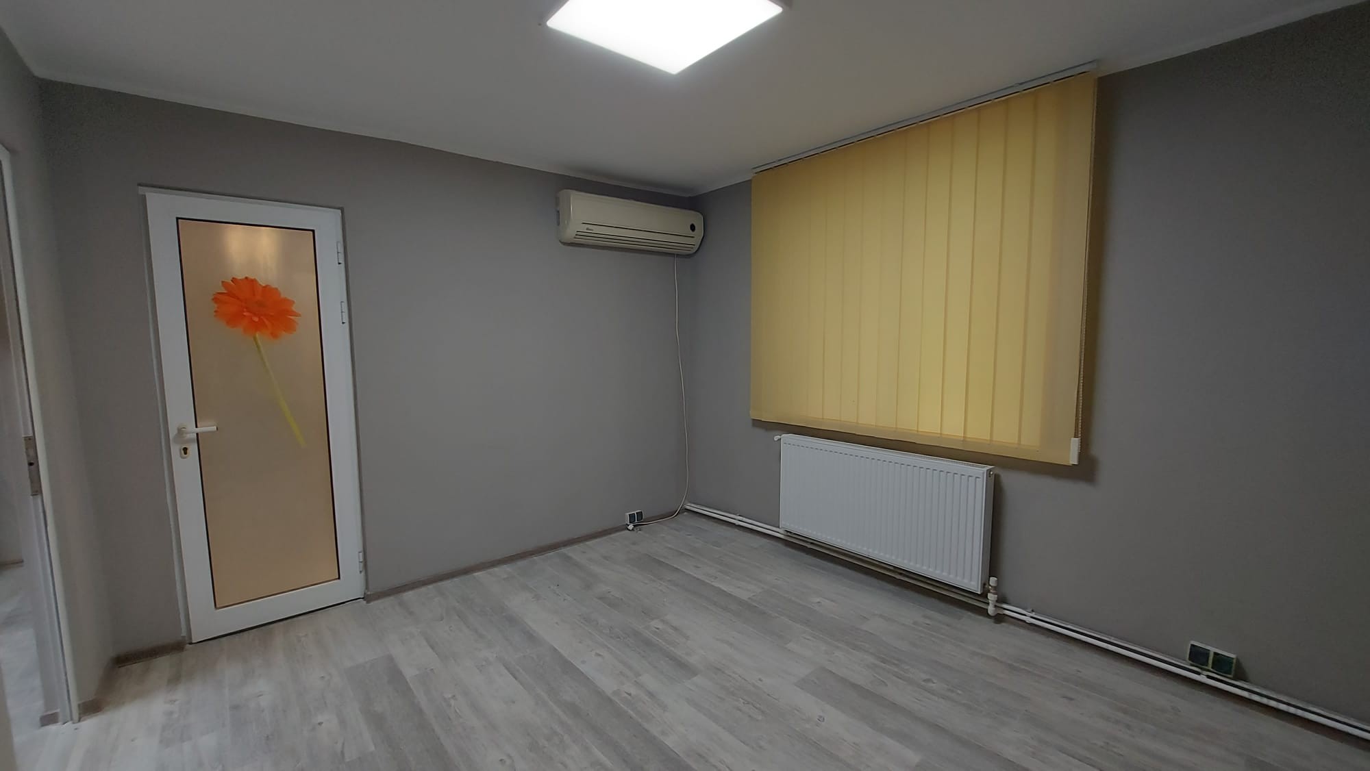 2 cam Centru, parter, renovat,  pret 72000 Euro