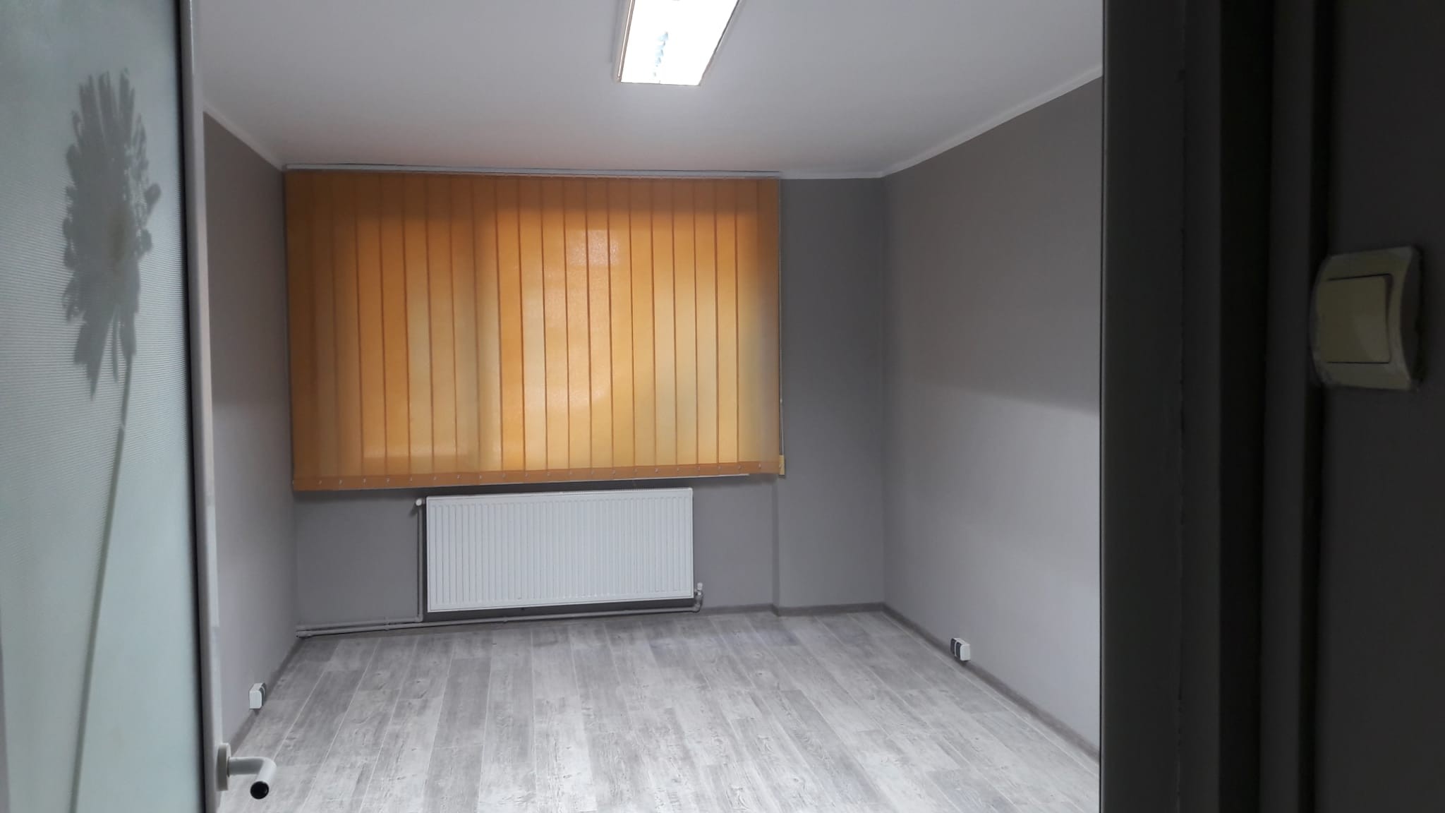 2 cam Centru, parter, renovat,  pret 72000 Euro