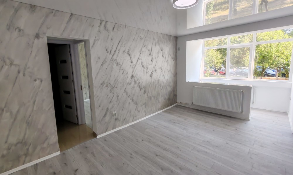 Apartament renovat la parter