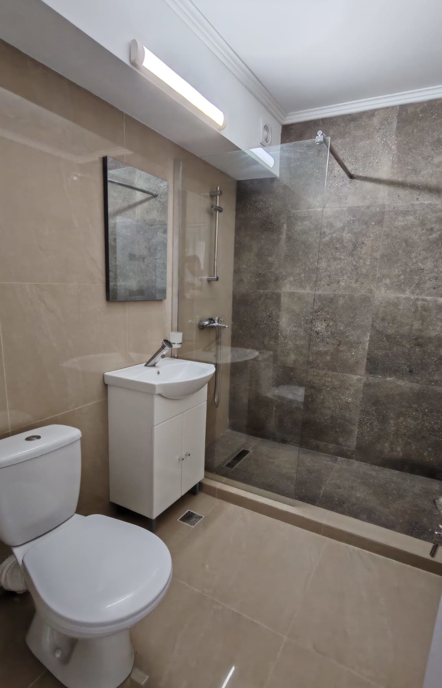 Apartament renovat la parter