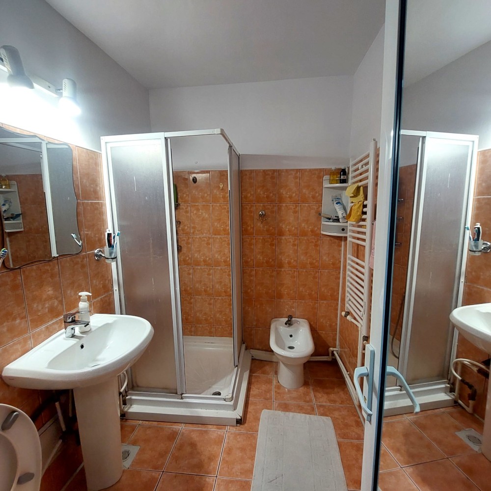 Apartament renovat si mobilat Tiglina